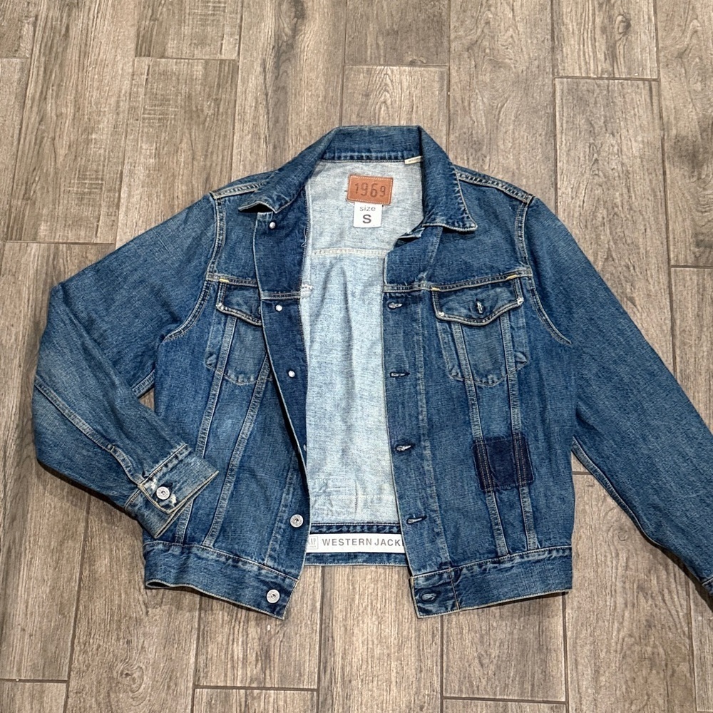 GAP 1969 Denim Western/Trucker Jacket Made in Italy Size Small Rare Y2K find!